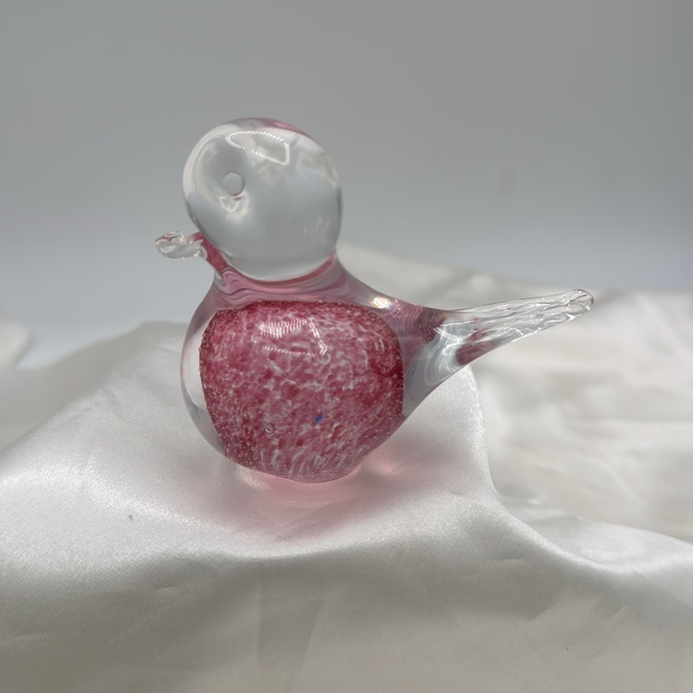 Elegant Pink Art Glass Bird Figurine, smooth Polished bottom, no makers marks. - Picture 2 of 6